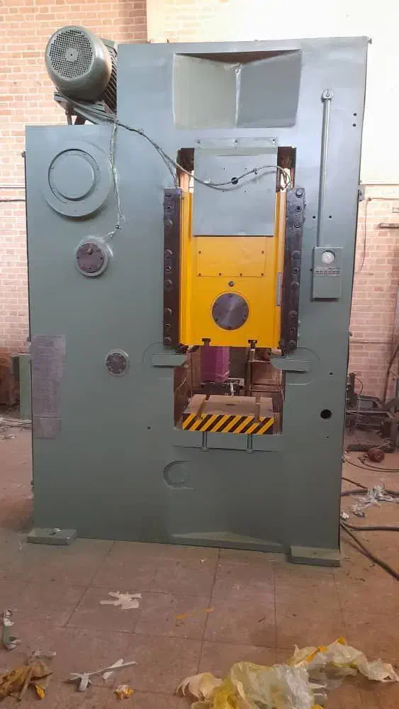 پرس ۴۰۰ تن نایکل روس|ماشینآلات صنعتی|پاکدشت, خاتون آباد|دیوار