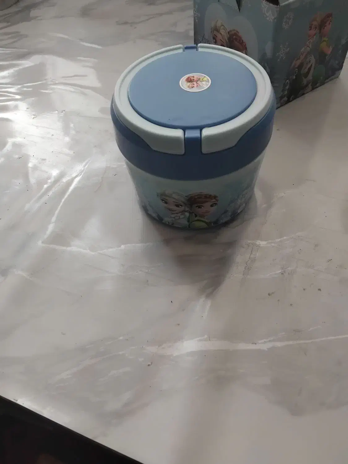 ظرف غذا|ظروف نگهدارنده، پلاستیکی، یک‌بارمصرف|بومهن, |دیوار