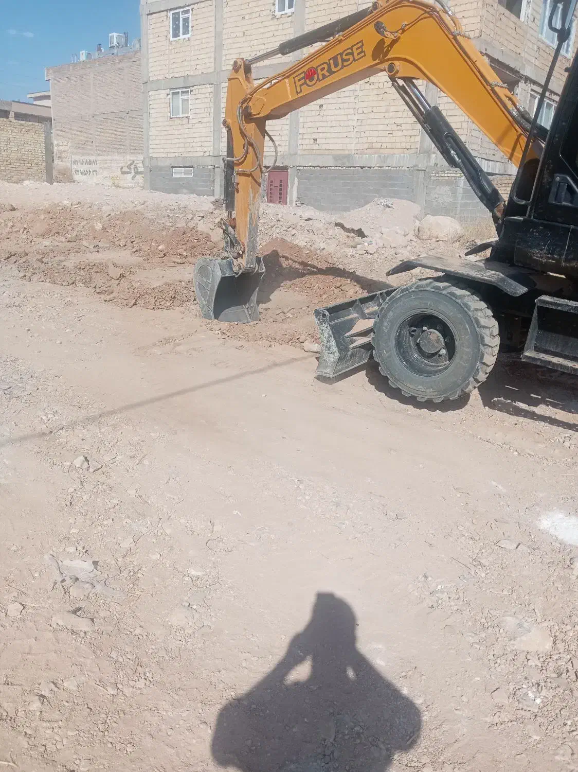 اجاره مینی بیل مکانیکی لاستیکی|خدمات پیشه و مهارت|صدرا-فارس, فاز ۱|دیوار