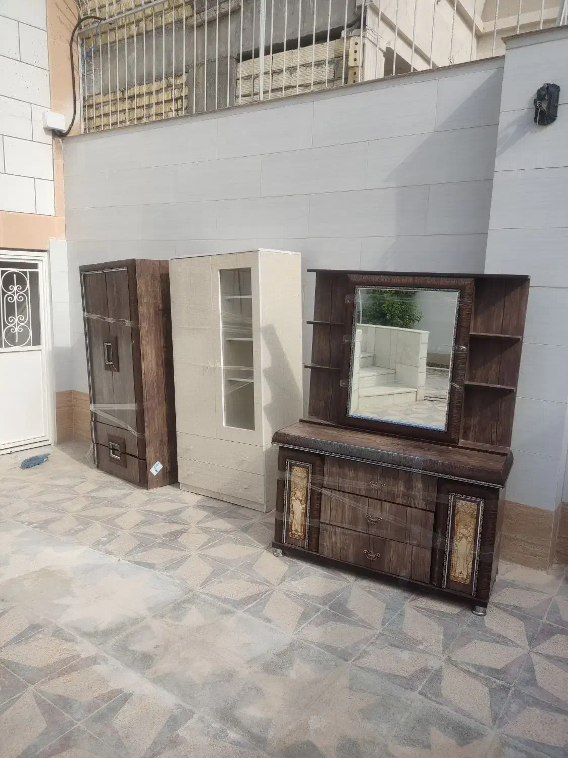 کمد و جاکفشی|جاکفشی، کمد، دراور|جهرم, |دیوار