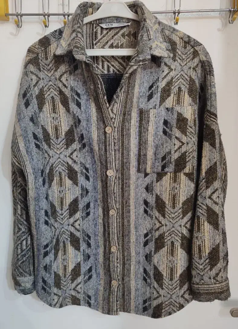 مانتوپاییزه|لباس|شهریار, شهریار|دیوار