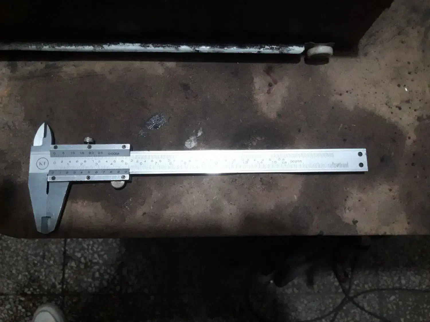 کولیس|ابزارآلات|سیاهکل, |دیوار