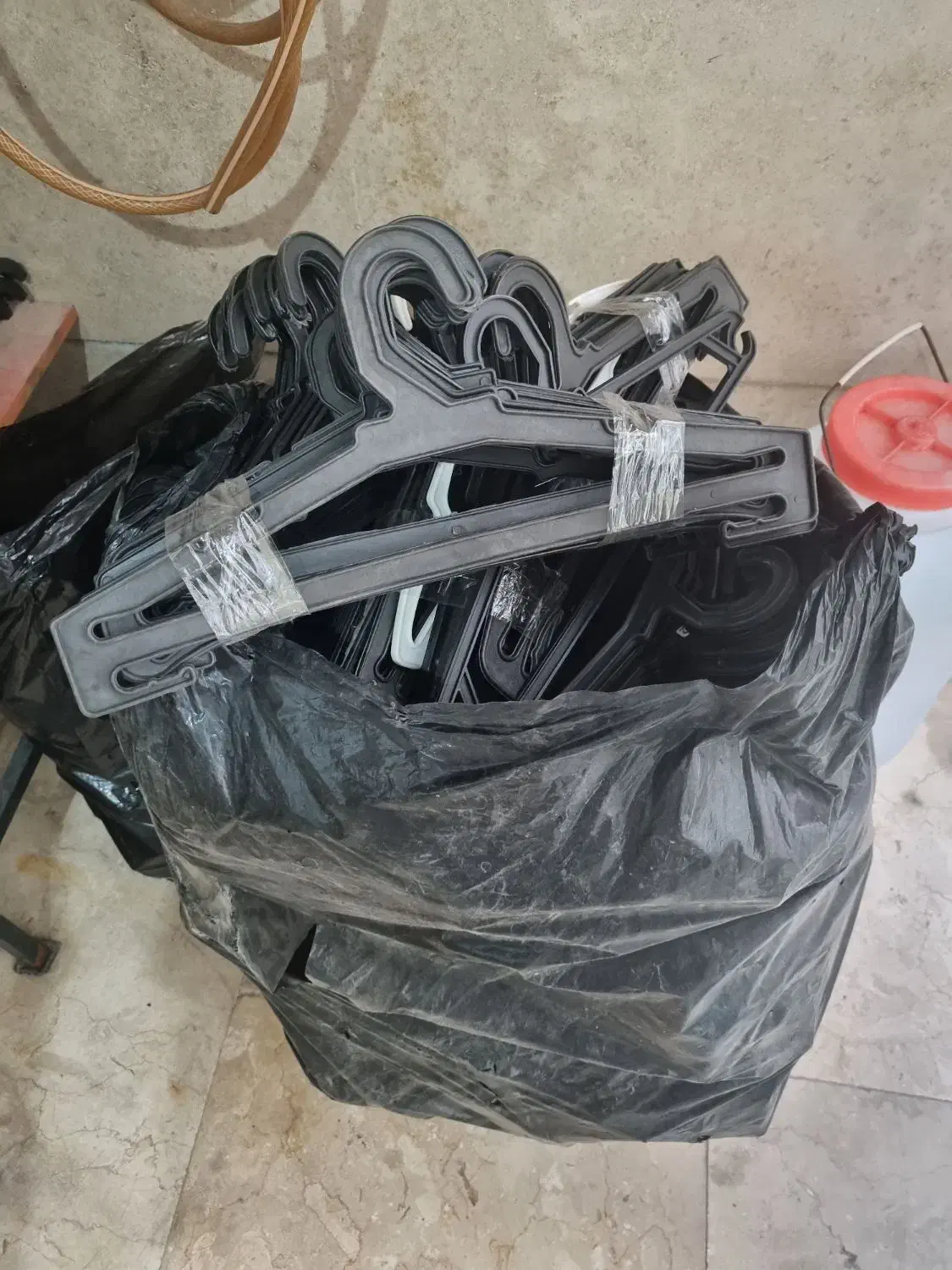 چوبکار لباس و شلوار،لامپ سقفی روکار|فروشگاه و مغازه|تهران, والفجر (افسریه)|دیوار