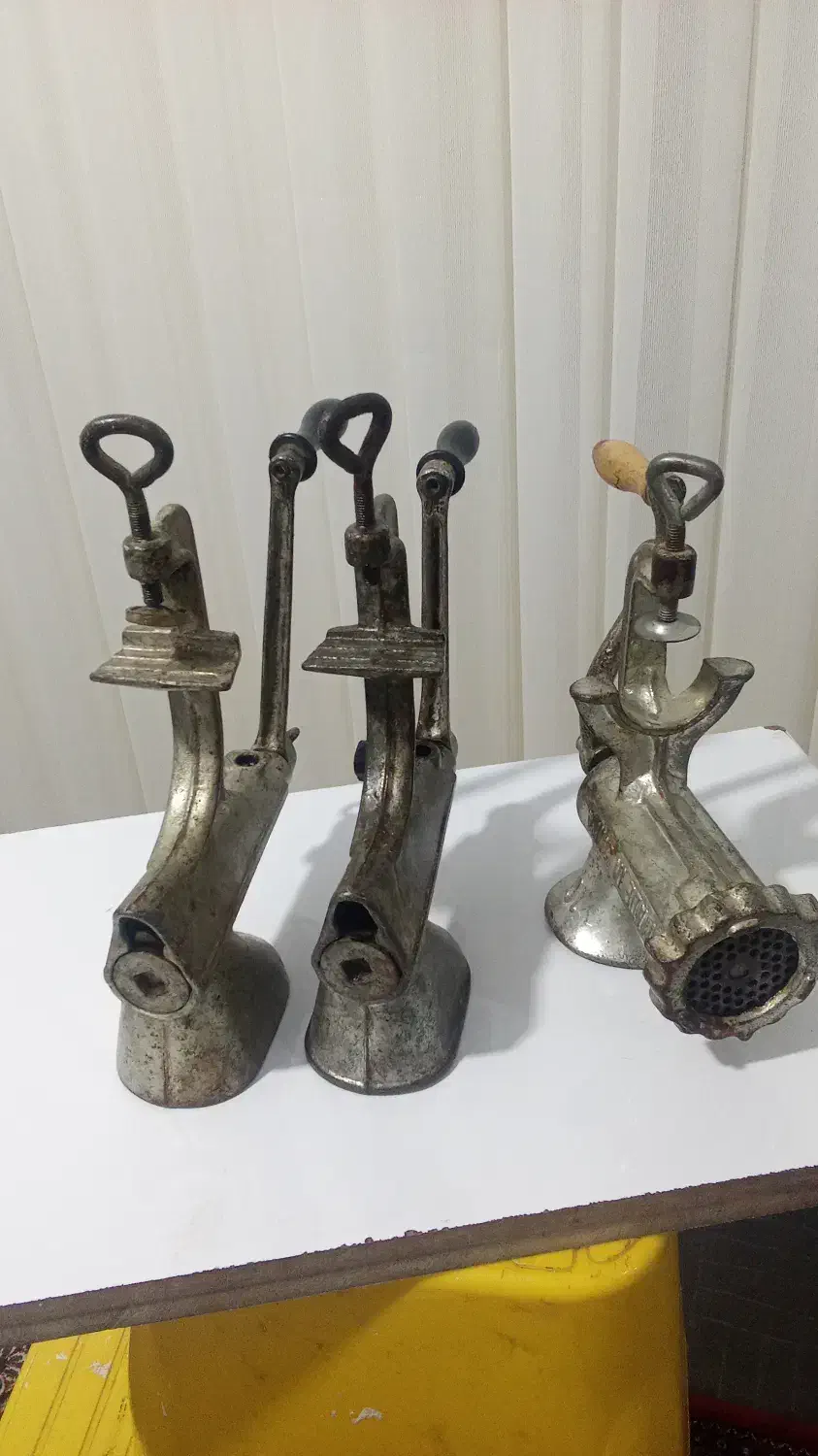 3عددابمیوهگیروچرخ گوشت قدیمی|آبمیوهگیر و آبمرکباتگیر|اردبیل, |دیوار