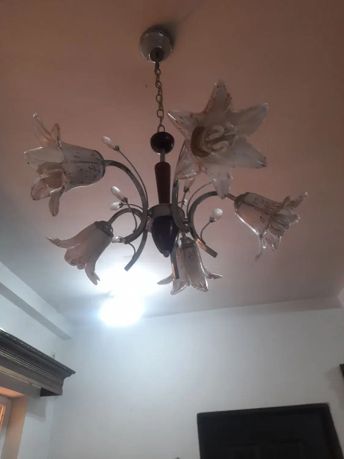 لوستر پنج شاخه بسیارزیبا در شهر سنگر|لوستر و چراغ آویز|سنگر, |دیوار