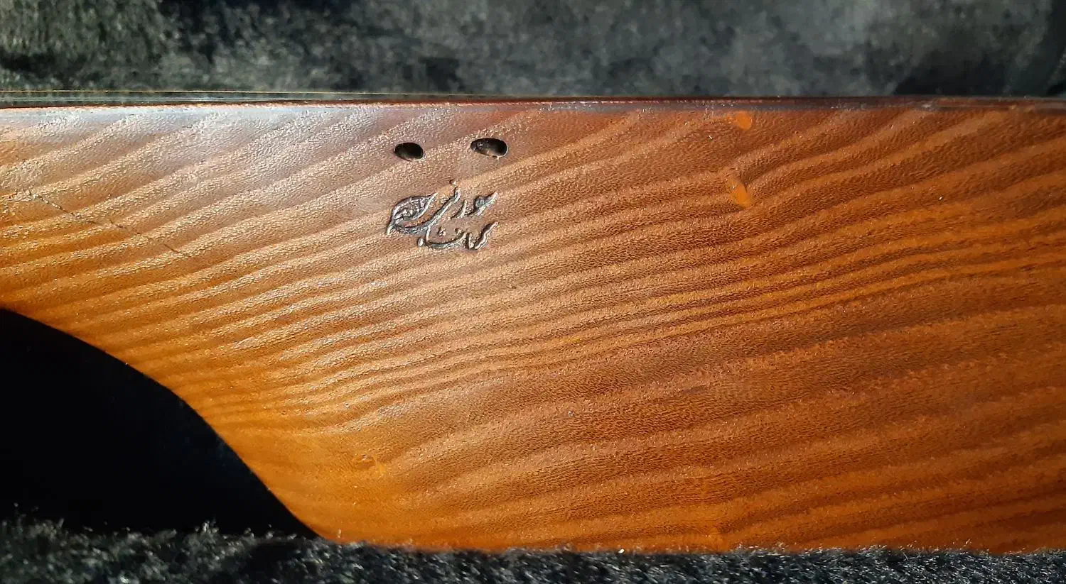 تنبور یک‌کاسه کرمانشاه|سازهای سنتی|تهران, ارامنه|دیوار