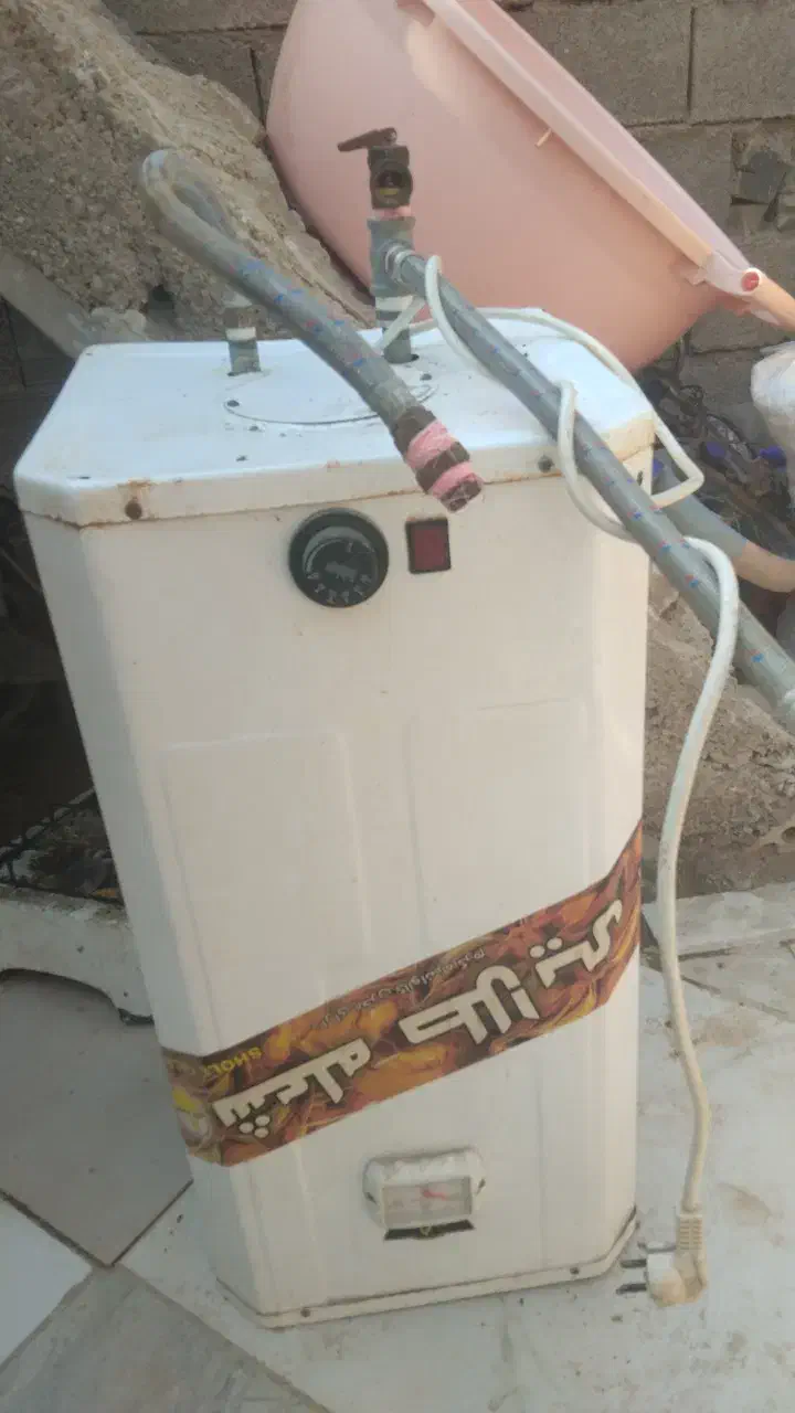 آبگرم کن خیلی تمیز یک ماه از ش استفاده هم نشد|آبگرمکن، پکیج، شوفاژ|شادگان, |دیوار