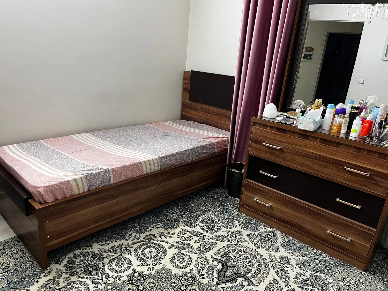 تخت خواب یک نفره و میزارایش|تخت و سرویس خواب|اصفهان, آبشار|دیوار