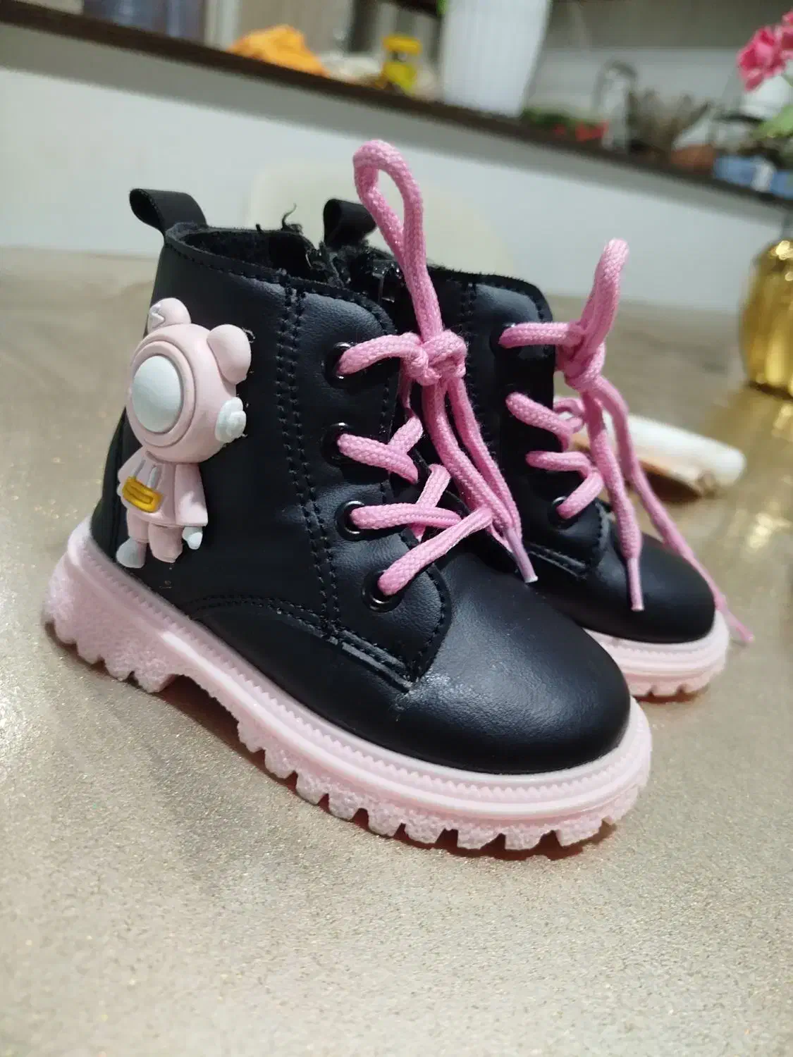 فروش پوتین بچگانه سایز 22|کفش و لباس بچه|بومهن, |دیوار