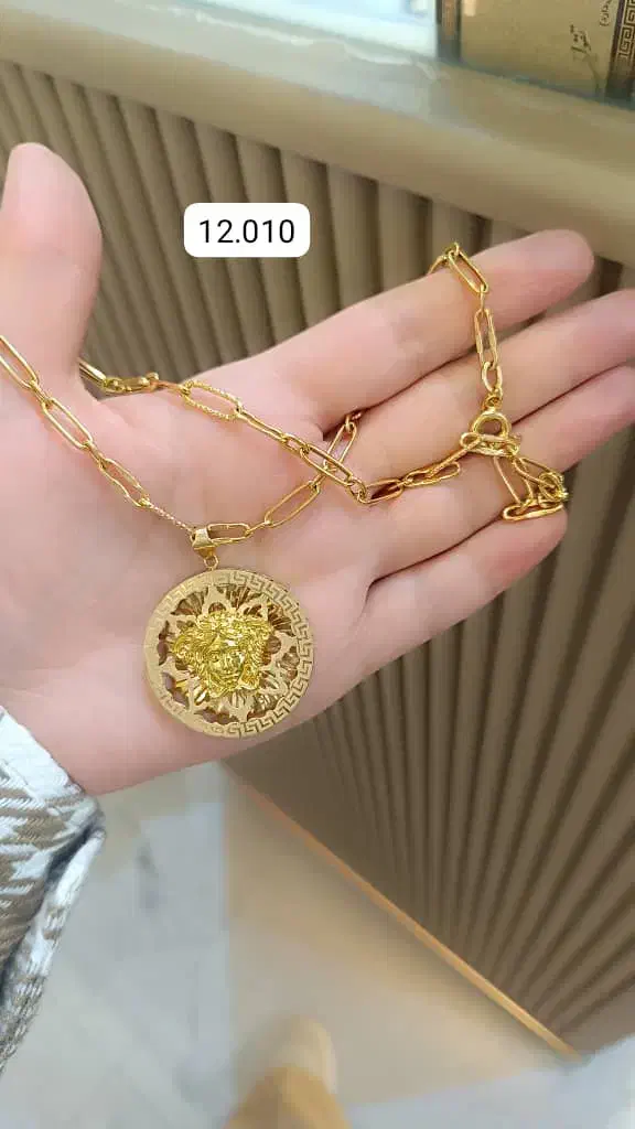 مدال ورساچ ویترینی و زنجیر|جواهرات|یاسوج, |دیوار