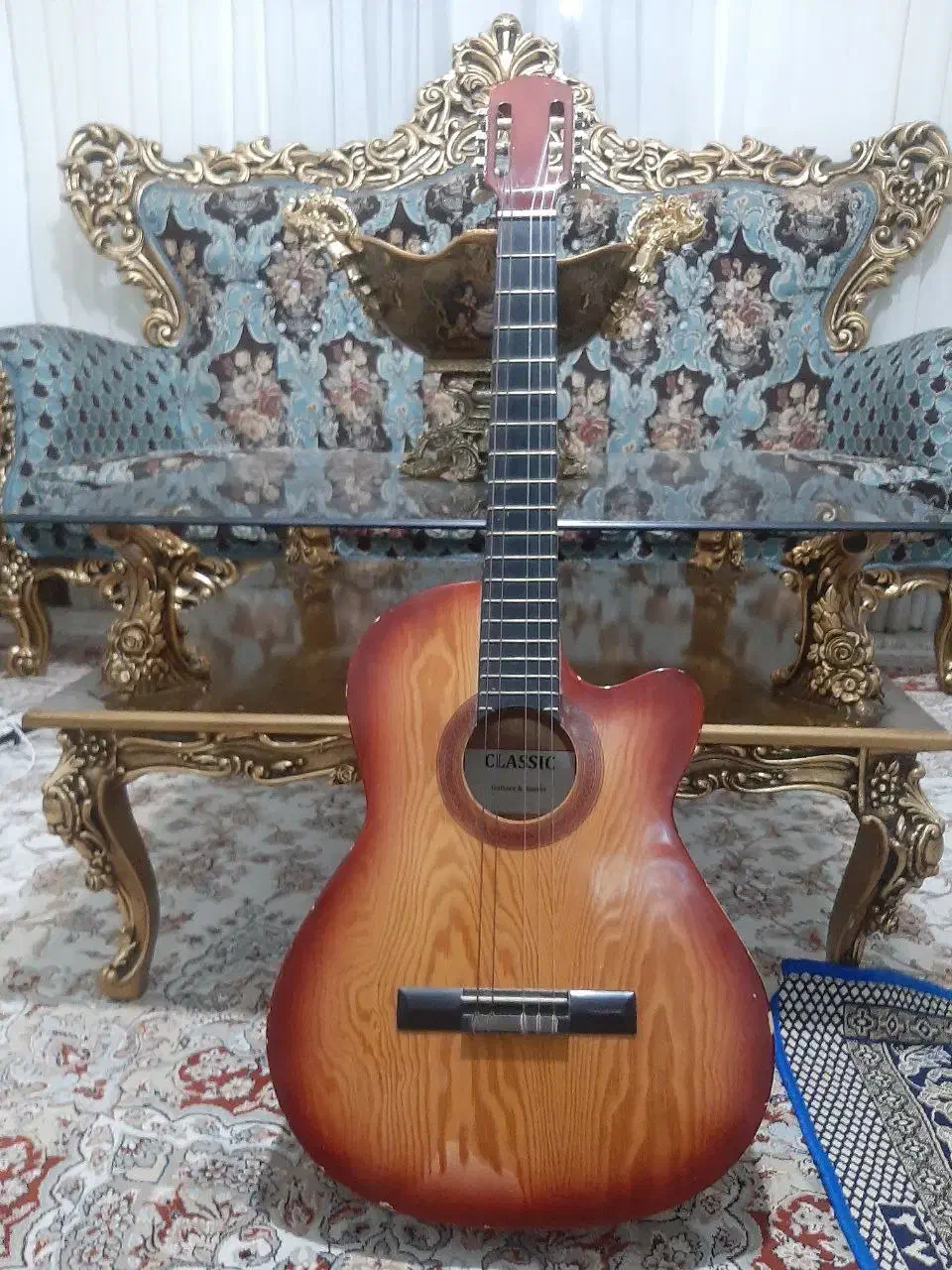 گیتار همراه با کیفش|گیتار، بیس، امپلیفایر|شیروان (خراسان), |دیوار