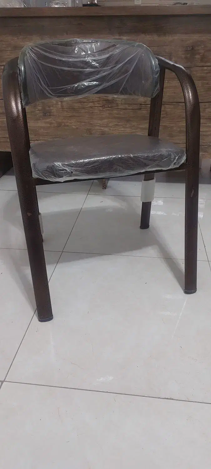 تعدادی وسایل دفتر کار|صندلی و نیمکت|یزد, |دیوار