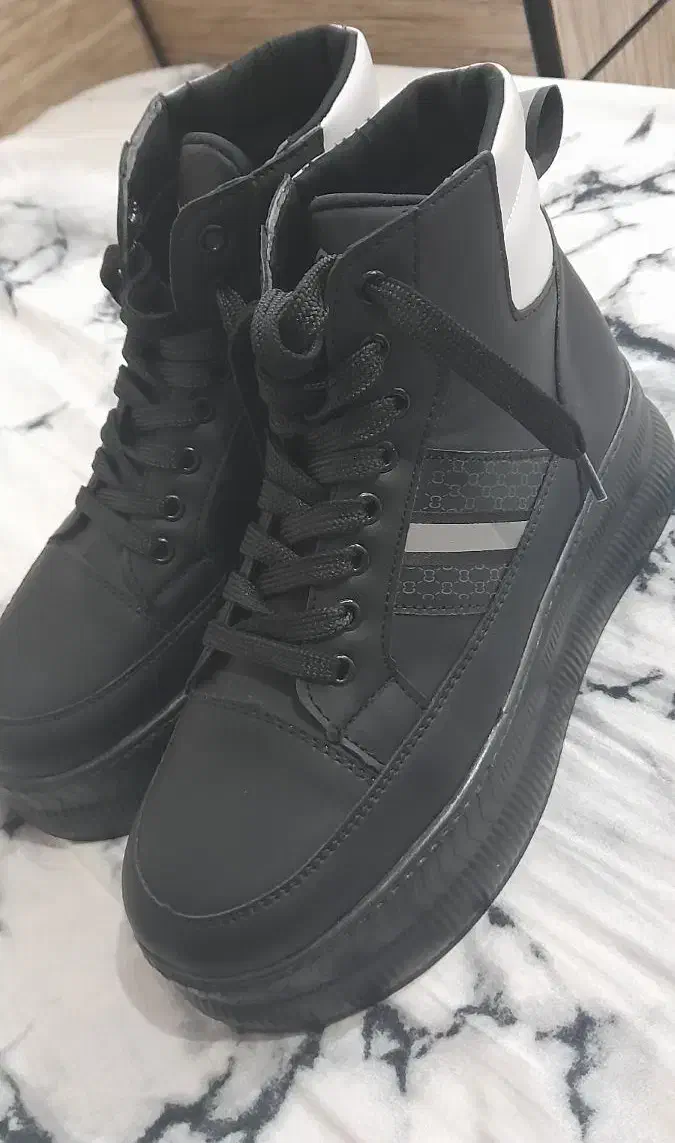 کفش|کیف، کفش، کمربند|سقز, |دیوار