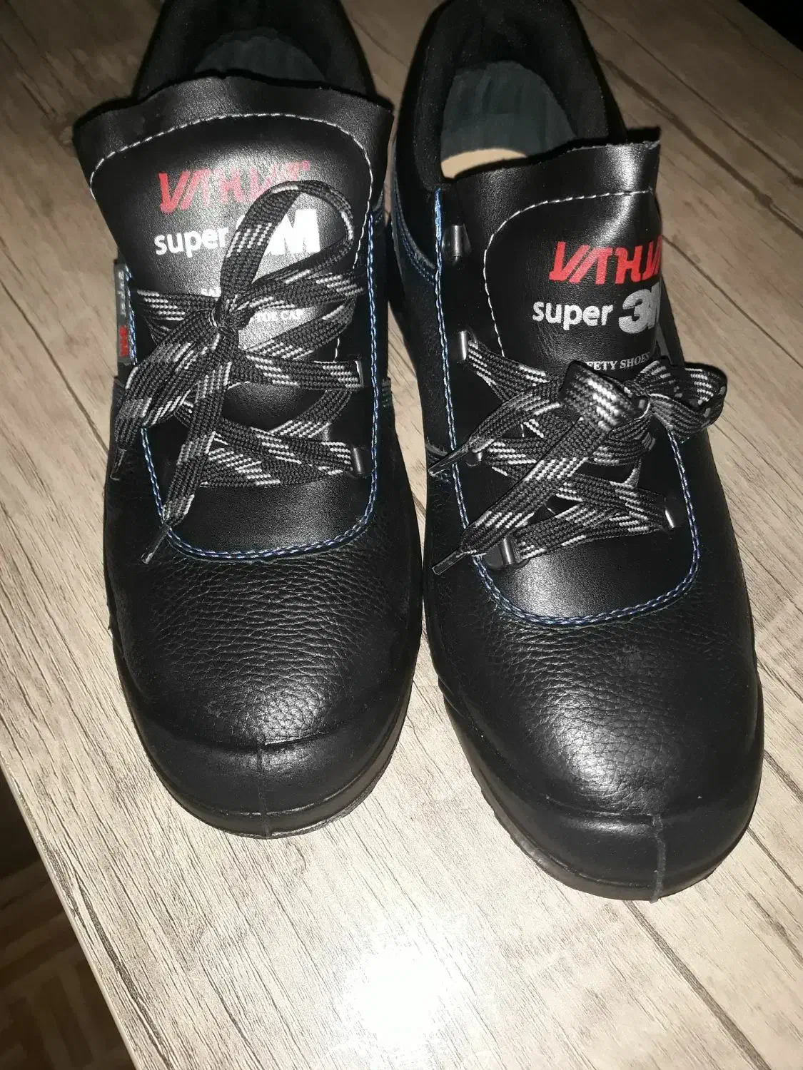 کفش کار ایمنی سایز ۴۴کاملا نو|کیف، کفش، کمربند|رشت, استقامت ۱|دیوار