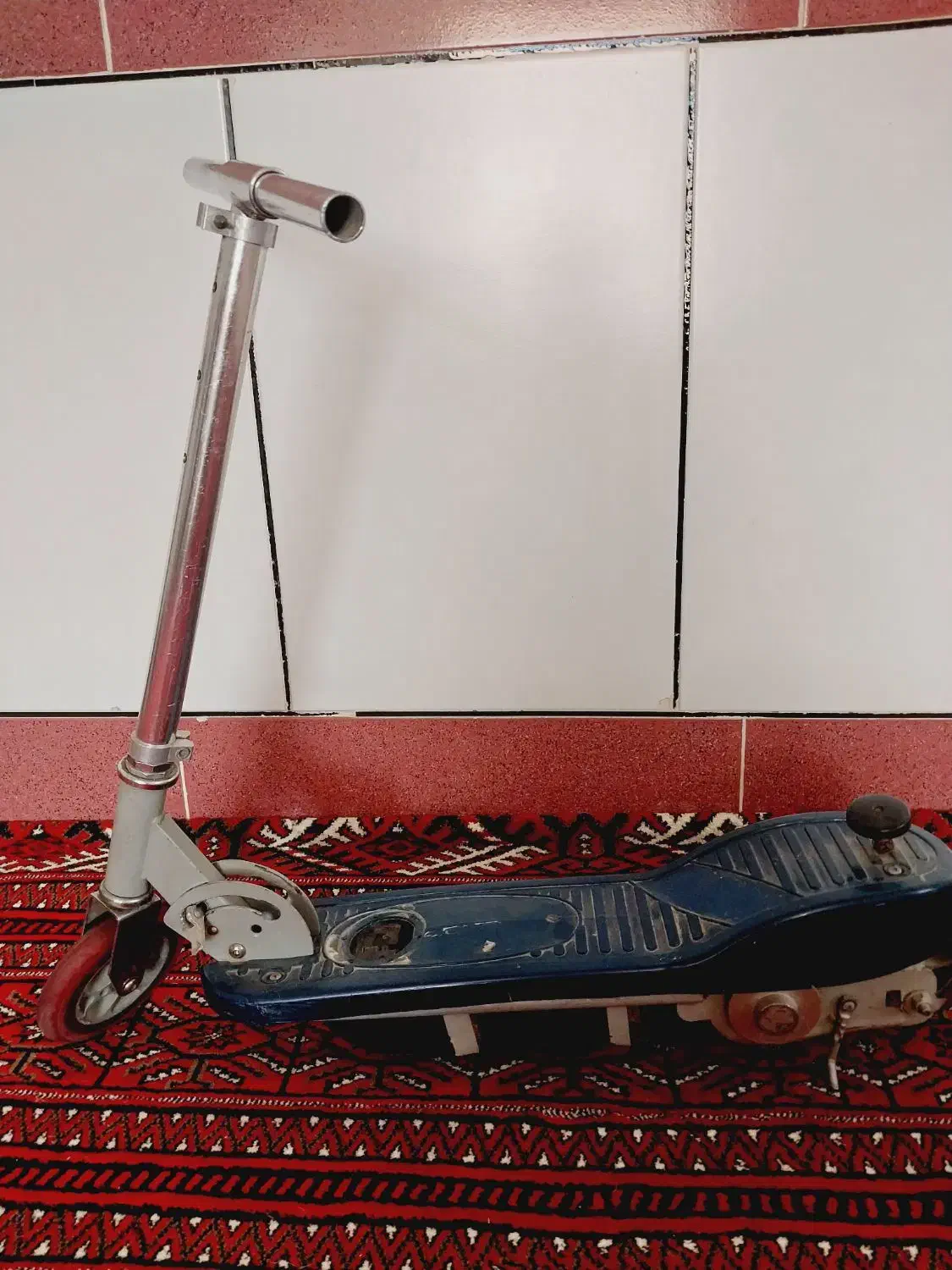 اسکوتر|دوچرخه، اسکیت، اسکوتر|کلاله, |دیوار