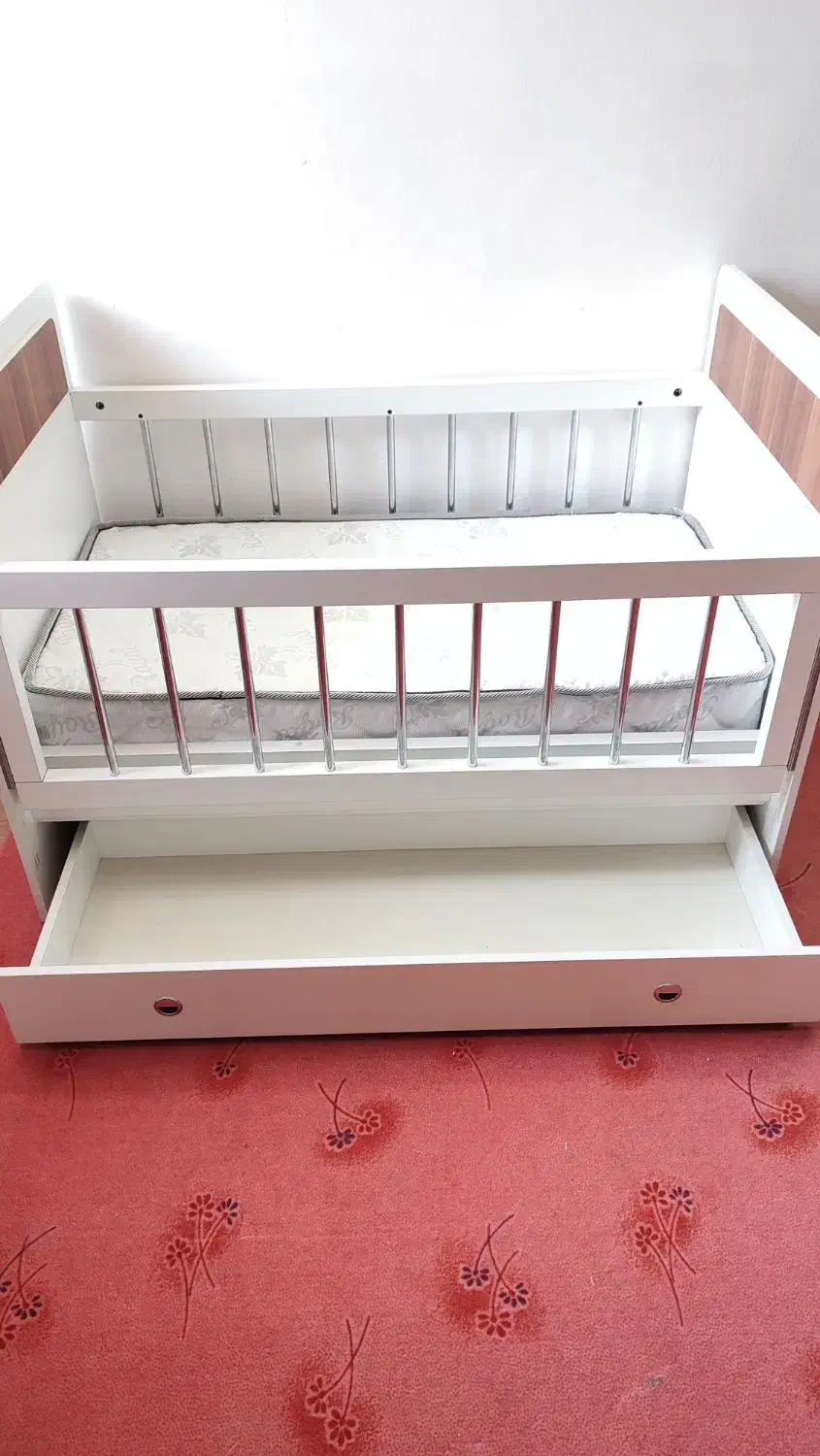 تخت کودک|تخت و صندلی بچه|شاهین‌شهر, طالقانی|دیوار