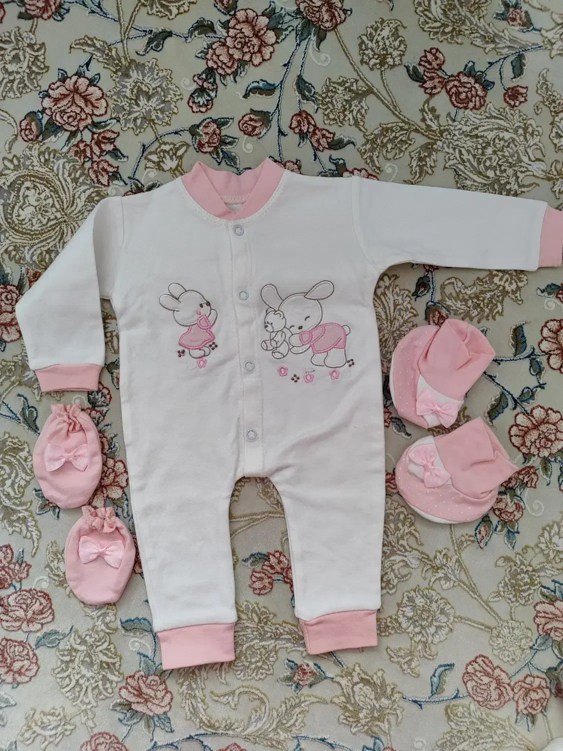 تعدادی لباس آکبند دخترانه نوزادی سایز صفر و یک|کفش و لباس بچه|اصفهان, شهرک کاوه|دیوار