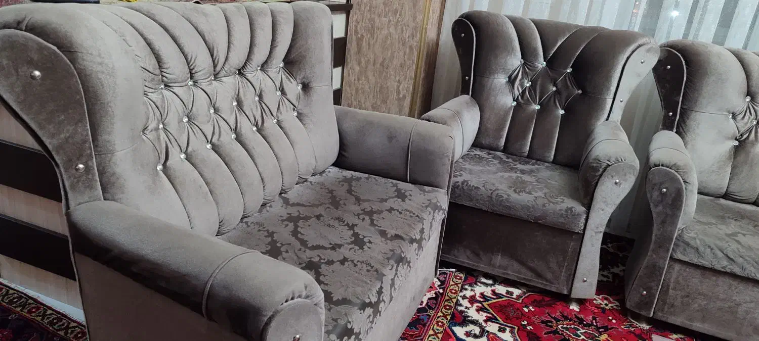 یک دست مبل راحتی با میز + روکش مبل سلطنتی|مبلمان خانگی و میز عسلی|اهر, |دیوار