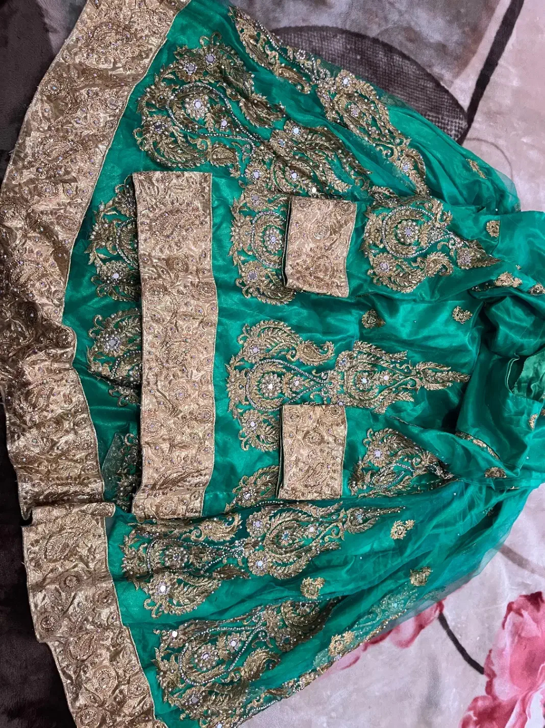 آف فروش چند دست لباس محلی نو|لباس|بروجن, |دیوار