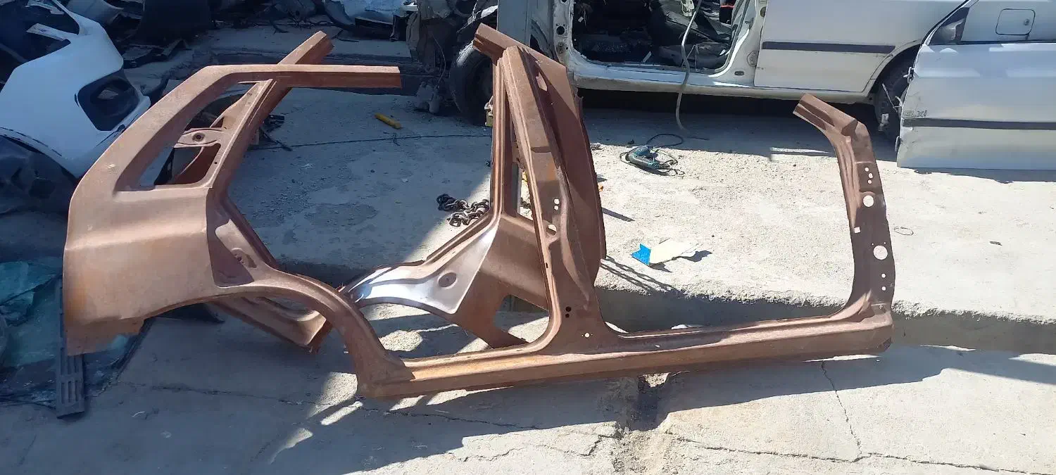 گلگیر رکاب ستون ۱۱۱ دوطرف|قطعات یدکی و لوازم جانبی|آباده, |دیوار