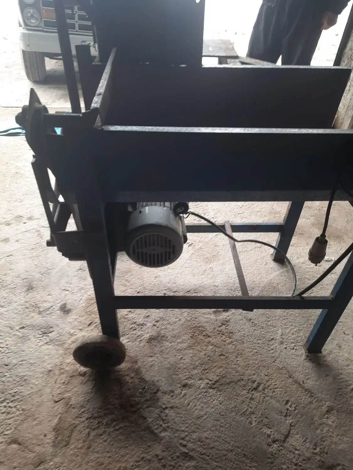 علف خوردکن|خردکن، آسیاب، غذاساز|سراجو, |دیوار