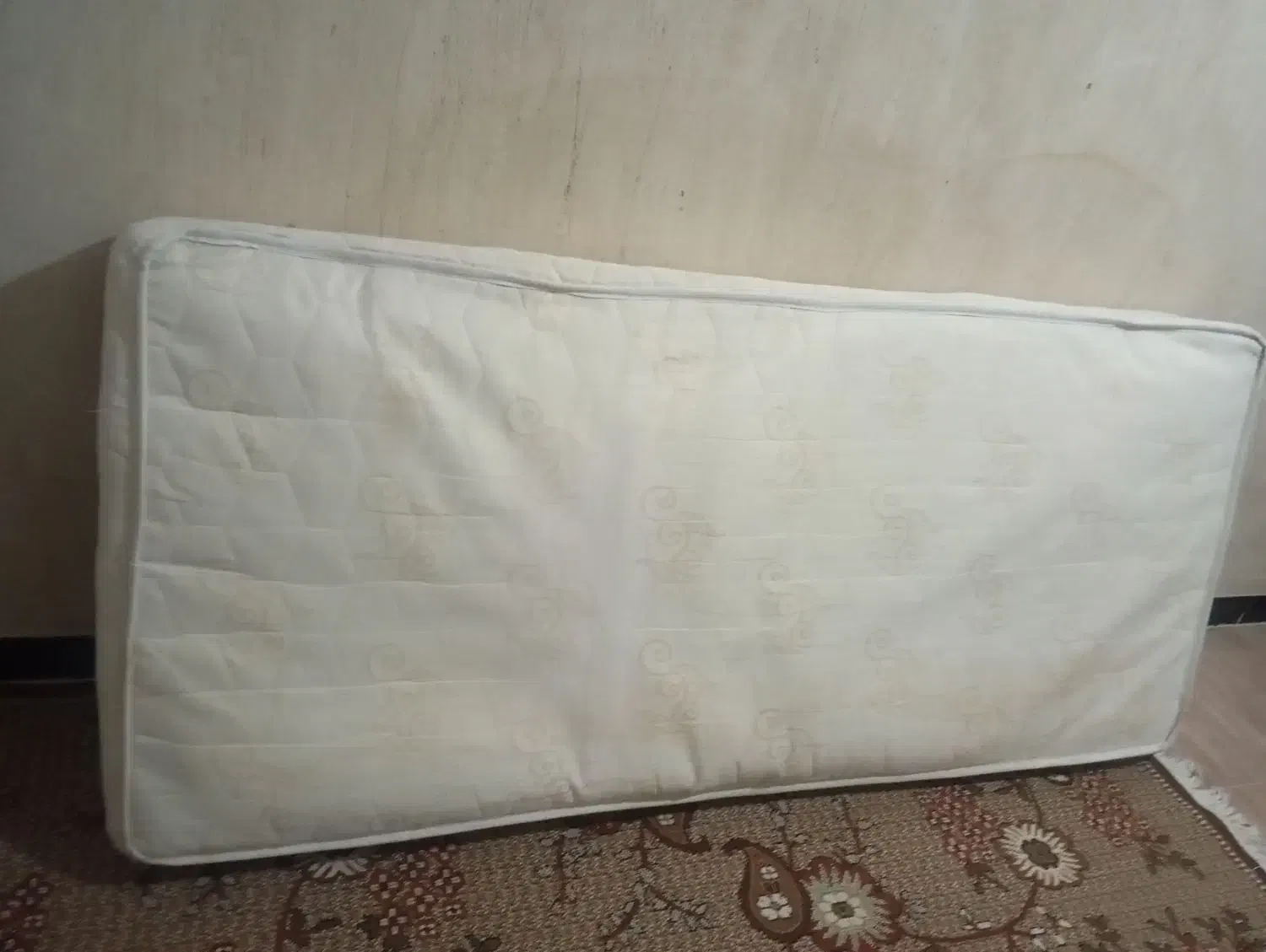 یک عدد تشک طبی درجه یک پارچه ای سفید درحد نو|تشک تختخواب|جوانرود, |دیوار
