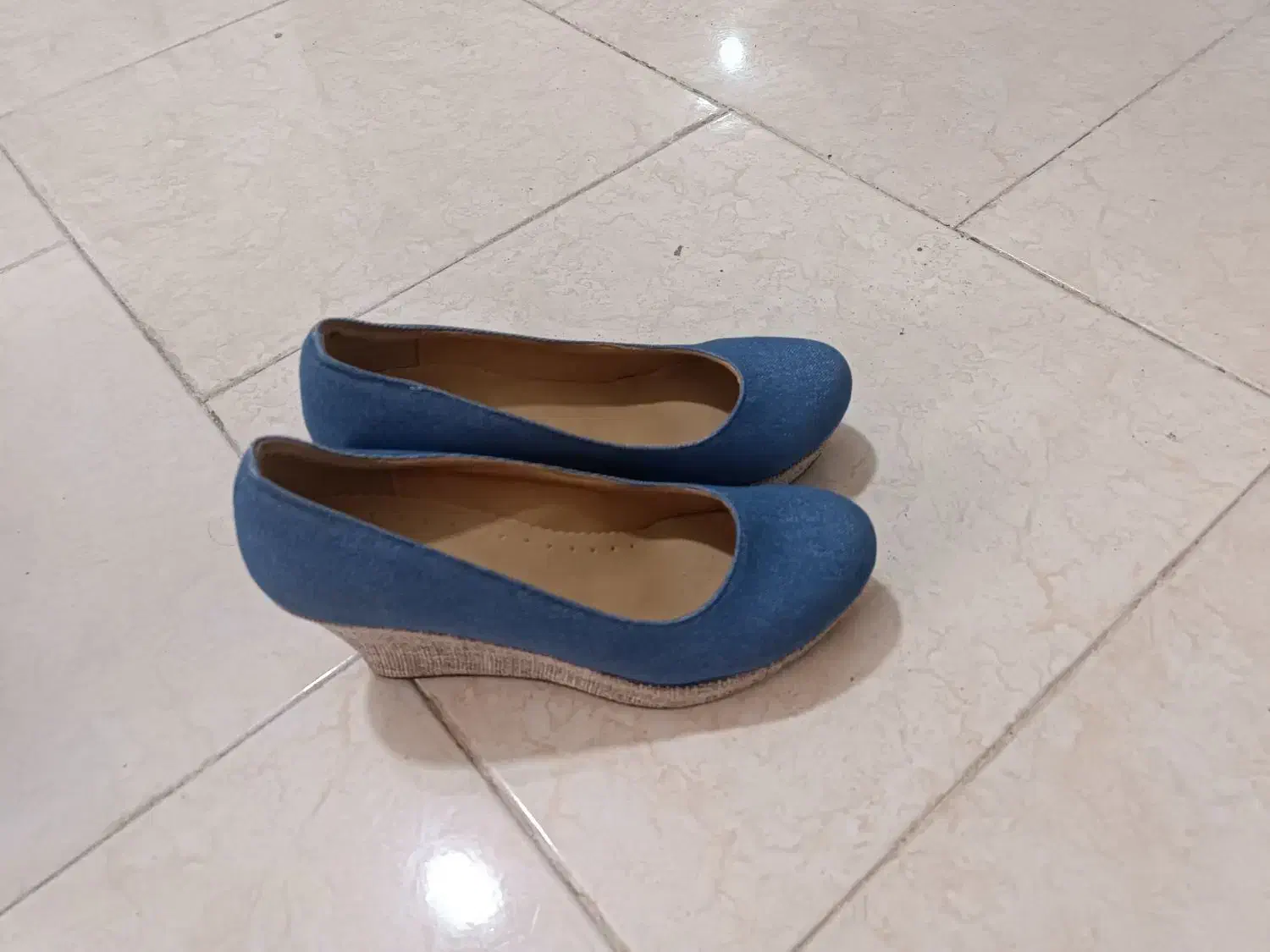 کفش مجلسی|کیف، کفش، کمربند|پرند, فاز ۶|دیوار