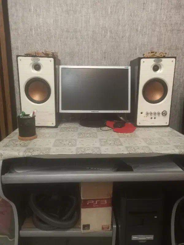 کامپیوتر رو میزی تمیز|رایانه رومیزی|فردیس, نگارستان|دیوار