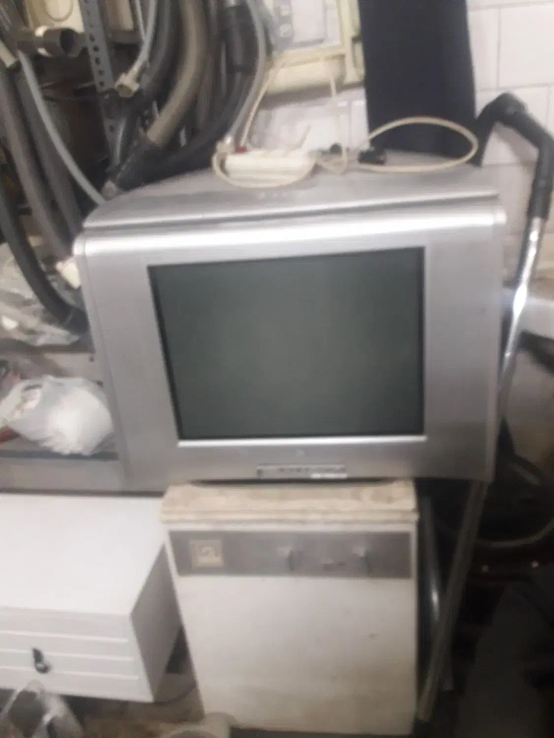 تلویزیون۲۱اینچ|تلویزیون و پروژکتور|تربت‌حیدریه, حسنی بالا|دیوار