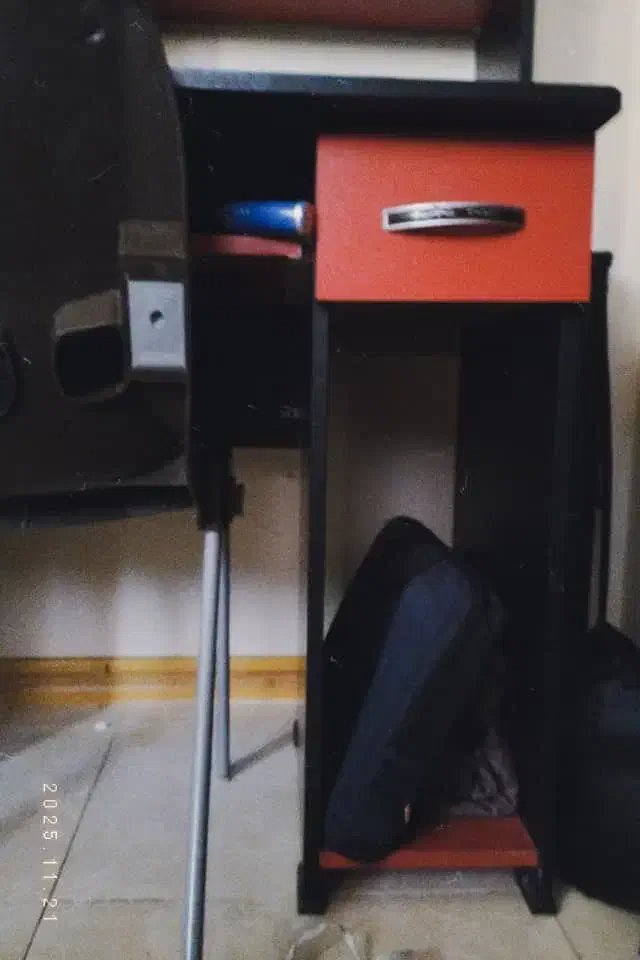 میز تحریر و کامپیوتر|میز تحریر و کامپیوتر|شاهین‌شهر, فدک|دیوار