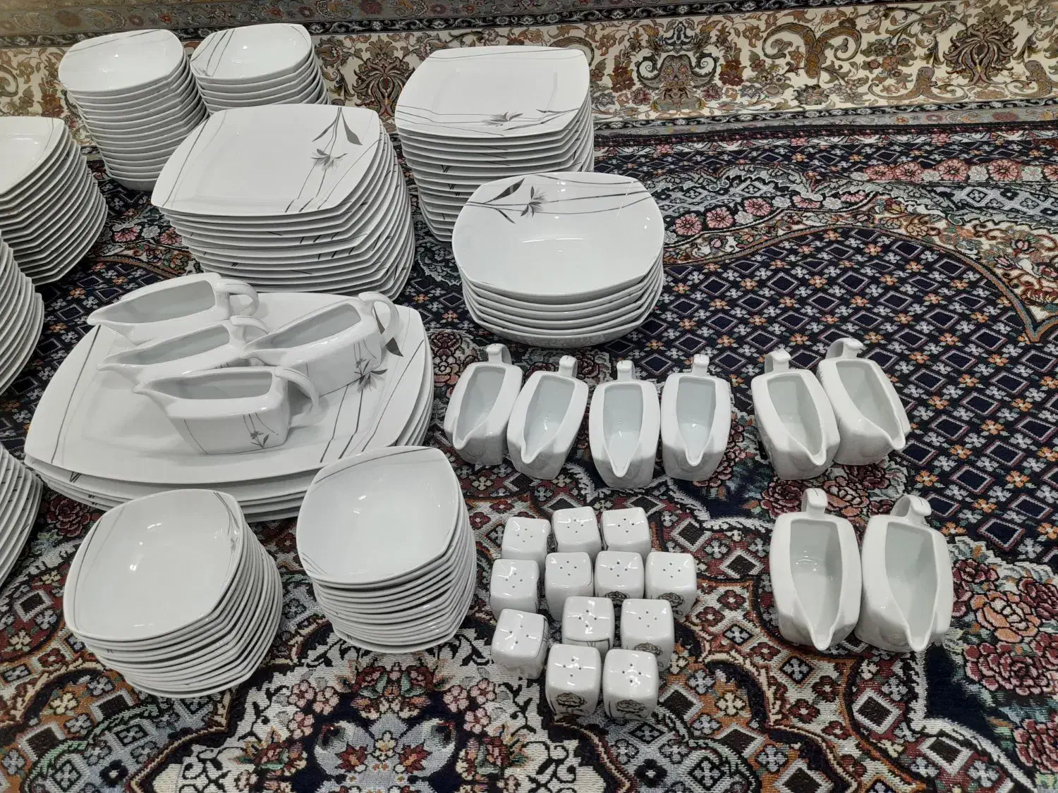 سرویس ۳۰نفره|ظروف سرو و پذیرایی|بروجرد, |دیوار