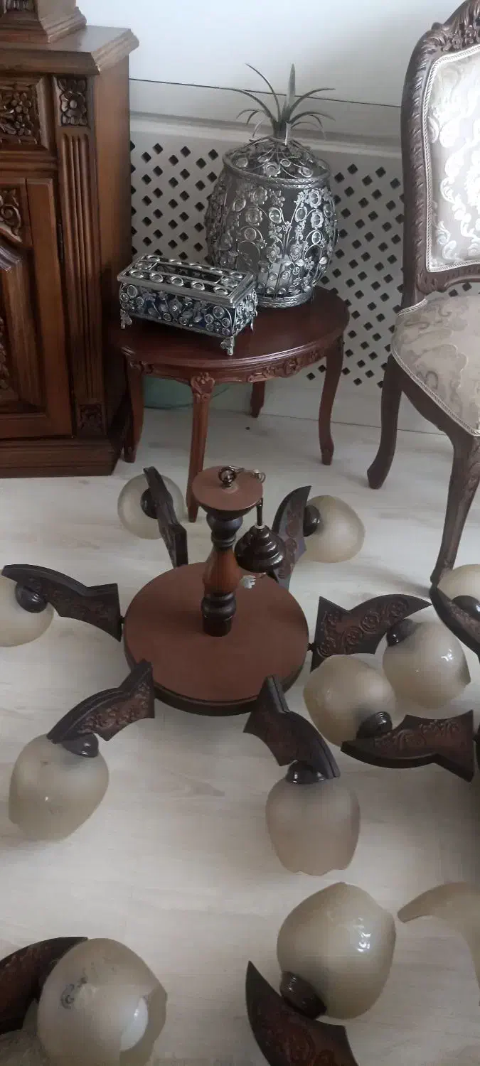 لوستر  ۶ شاخه چوبی با حباب نوری زیر .|لوستر و چراغ آویز|چالوس, |دیوار