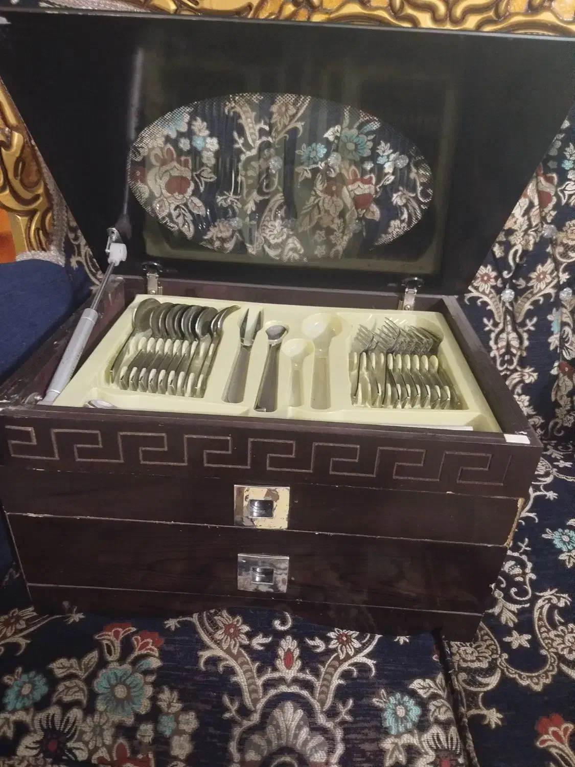 جا قاشقی و کنسول با چهار تا پایه سالم|ظروف سرو و پذیرایی|خرم‌آباد, |دیوار