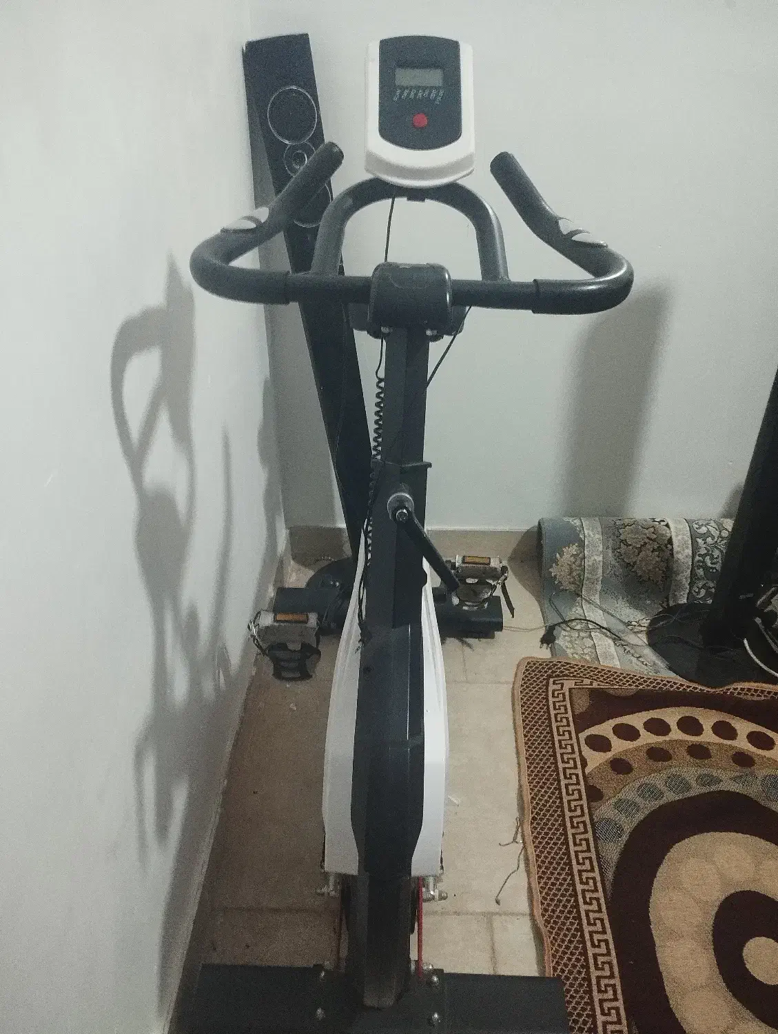 دوچرخه ثابت|دوچرخه، اسکیت، اسکوتر|زاویه, |دیوار