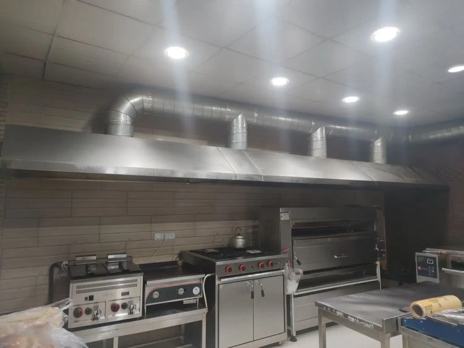 سانترفیوز ۳ اسب تکفاز، لوله اسپیرال، هود|کافی‌شاپ و رستوران|قیروکارزین, |دیوار