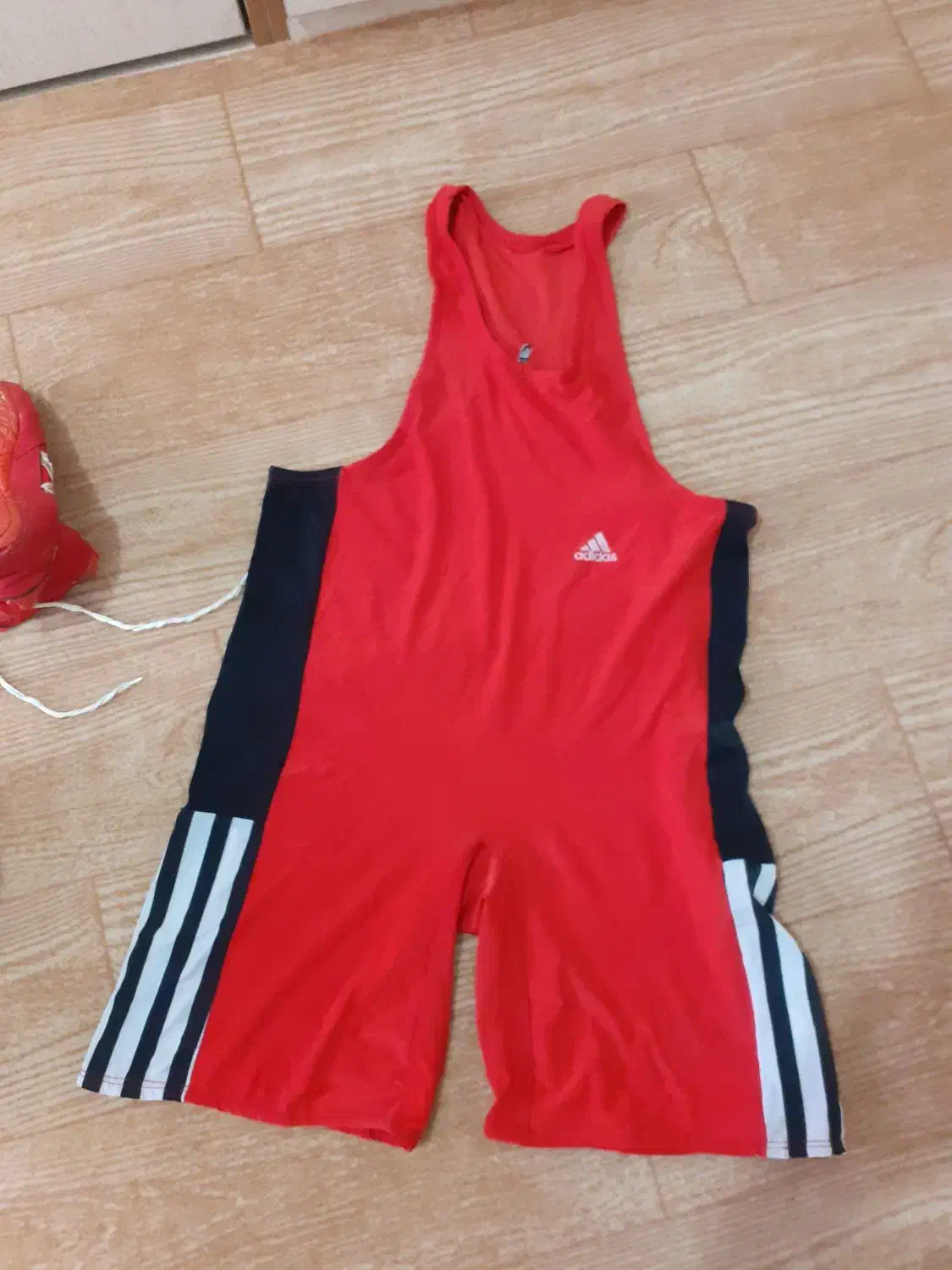 لباس ورزشی ۸۵۰|تجهیزات ورزشی|پرند, فاز ۳|دیوار