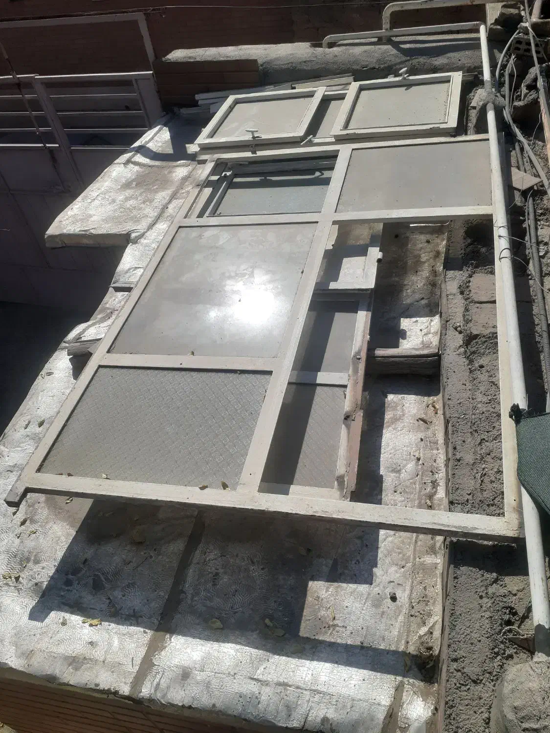 یک عدد پنجره و درب رنگ آماده براشیشه|مصالح و تجهیزات ساختمان|لنجان, |دیوار