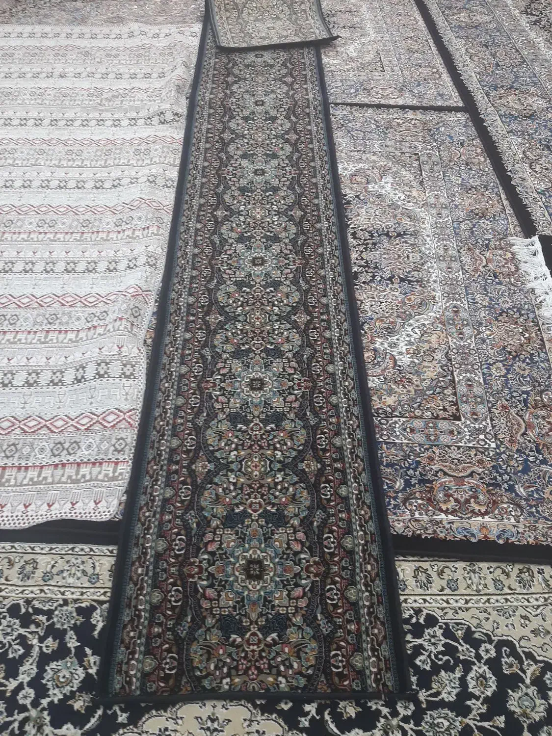 کناره چهارمتری سرمه ای|فرش|کرمانشاه, |دیوار