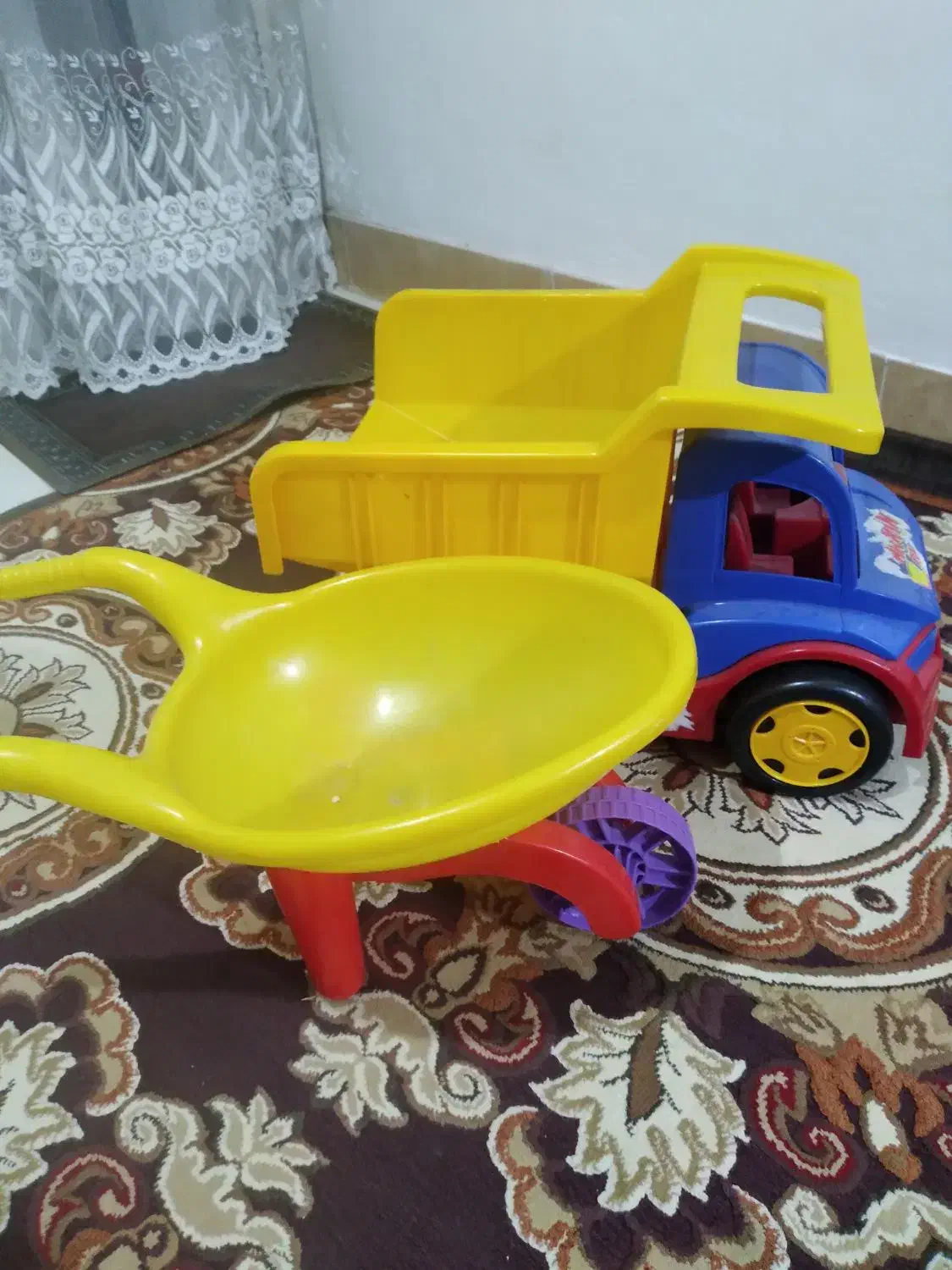 کامیون سایز بزرگ کودک و فرقون کودک هر دو باهم|اسباببازی بچه|مشکیندشت, |دیوار