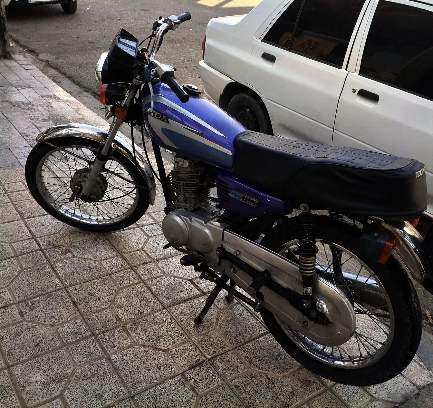 هندا مدل ۹۰|موتورسیکلت|قم, زاویه|دیوار