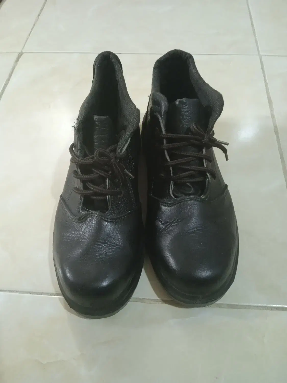 کفش کار نو|کیف، کفش، کمربند|مهاجران, |دیوار