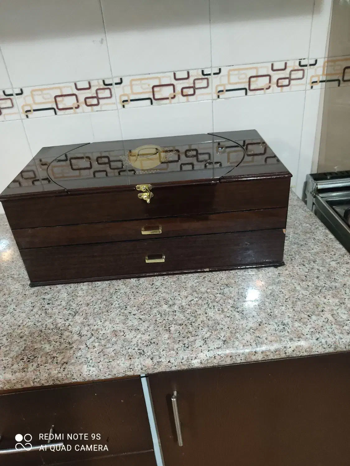 کنسول قاشق چنگال یا باکس چوبی|بوفه، ویترین، کنسول|شیراز, فخرآباد (دروازه کازرون)|دیوار