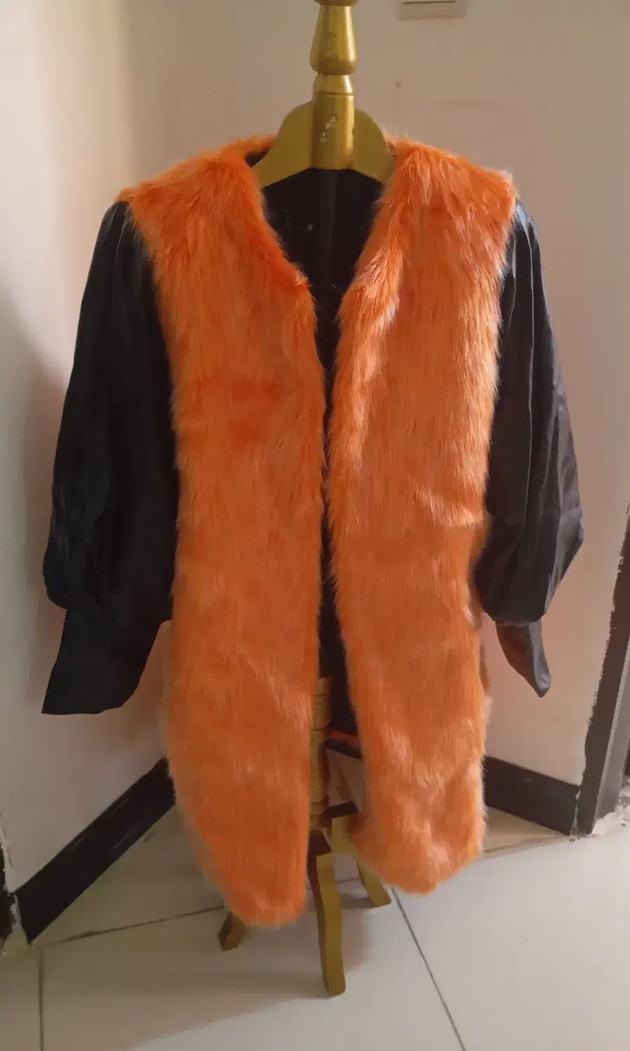 فروش تعدادی پالتو و بارونی زیر قیمت عمده|لباس|بیرجند, |دیوار