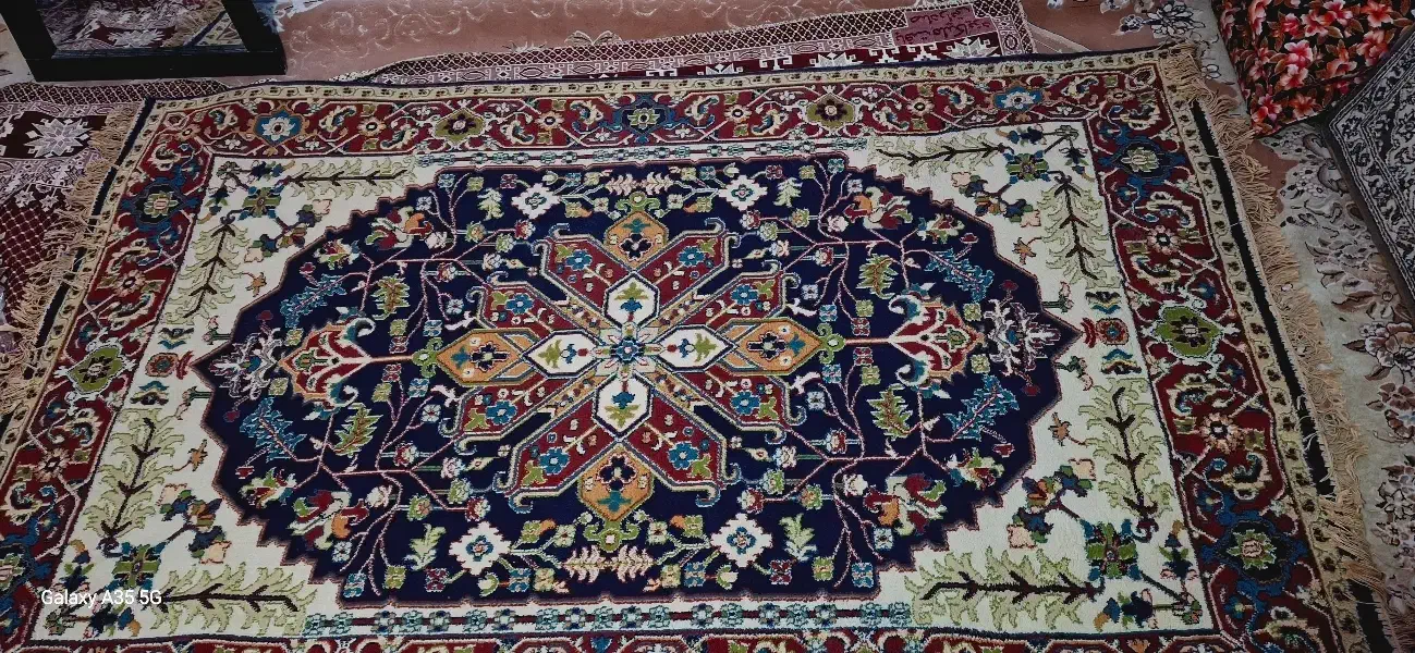 فرش|فرش|ری, شهرک نظامی|دیوار