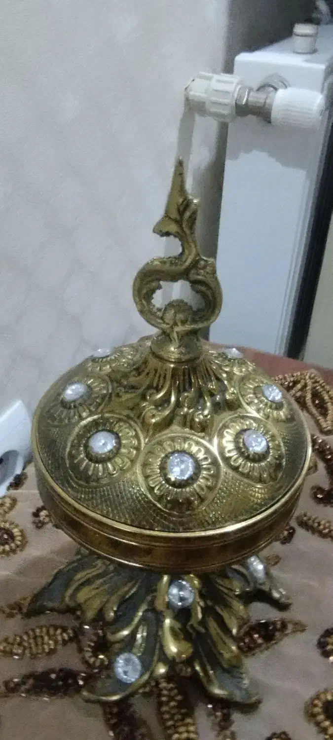 2عدد شکلات خوری برنجی به همراه آباژور|صنایع دستی و سایر لوازم تزئینی|قرچک, محمد آباد|دیوار