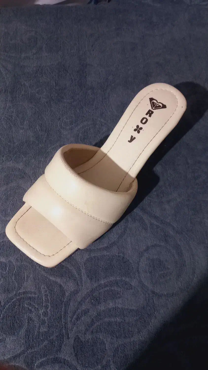 کفش|کیف، کفش، کمربند|تربت جام, میان جام|دیوار