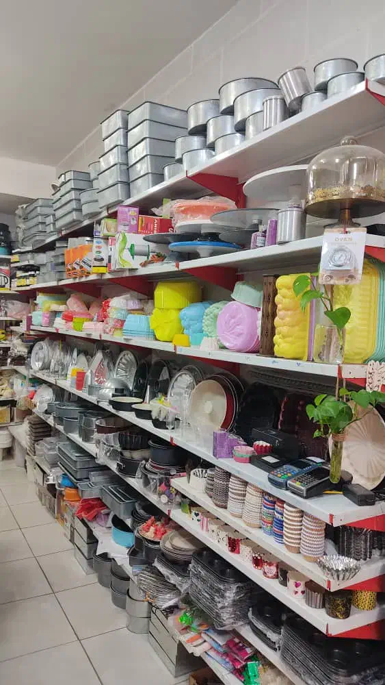 یک نفر نیروی مرد کار ظروف یکبار مصرف و لوازم قنادی|استخدام خدمات فروشگاه و رستوران|سیرجان, |دیوار