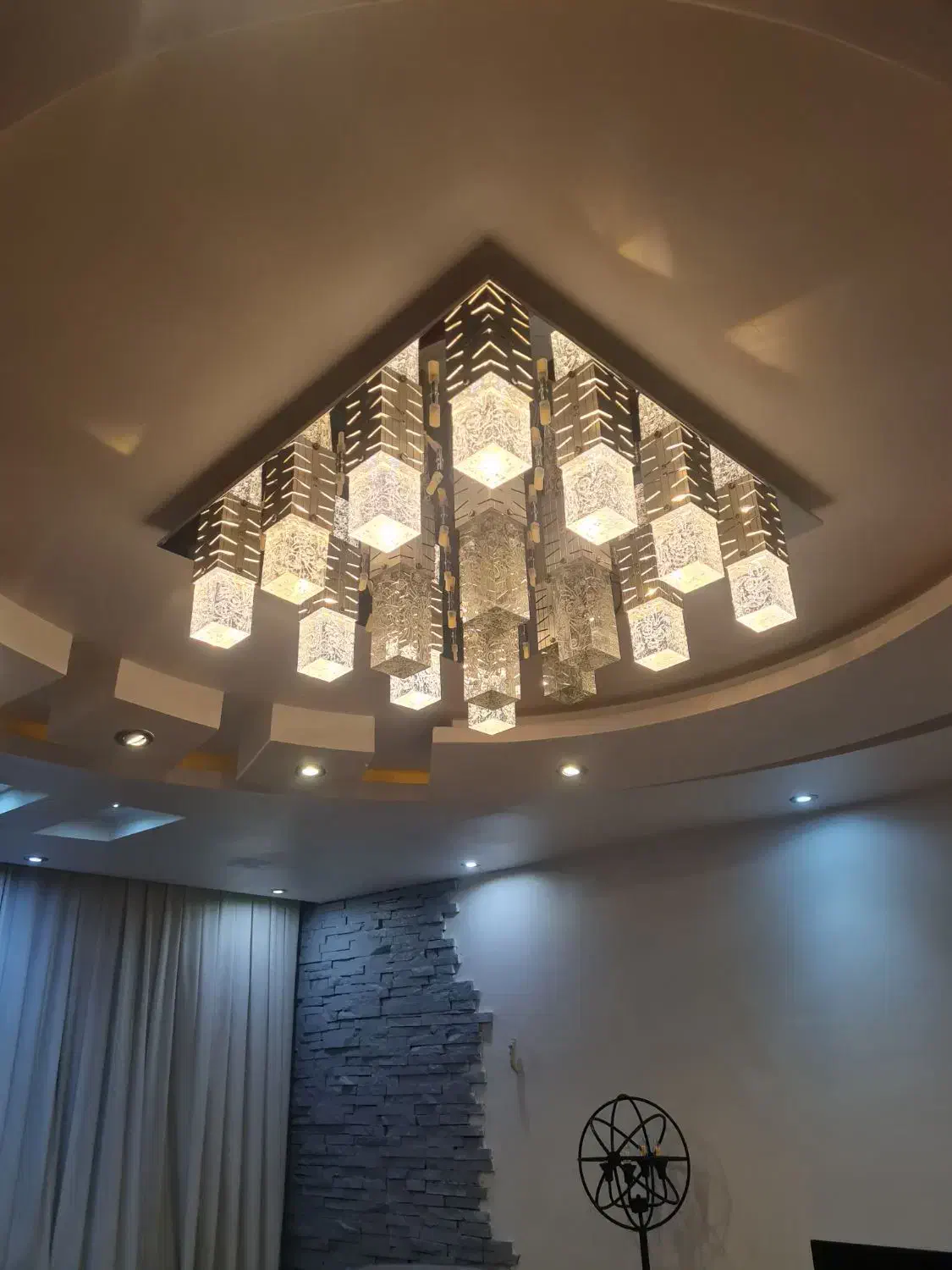 لوستر سقفی  مربعی|لوستر و چراغ آویز|کرج, باغستان|دیوار