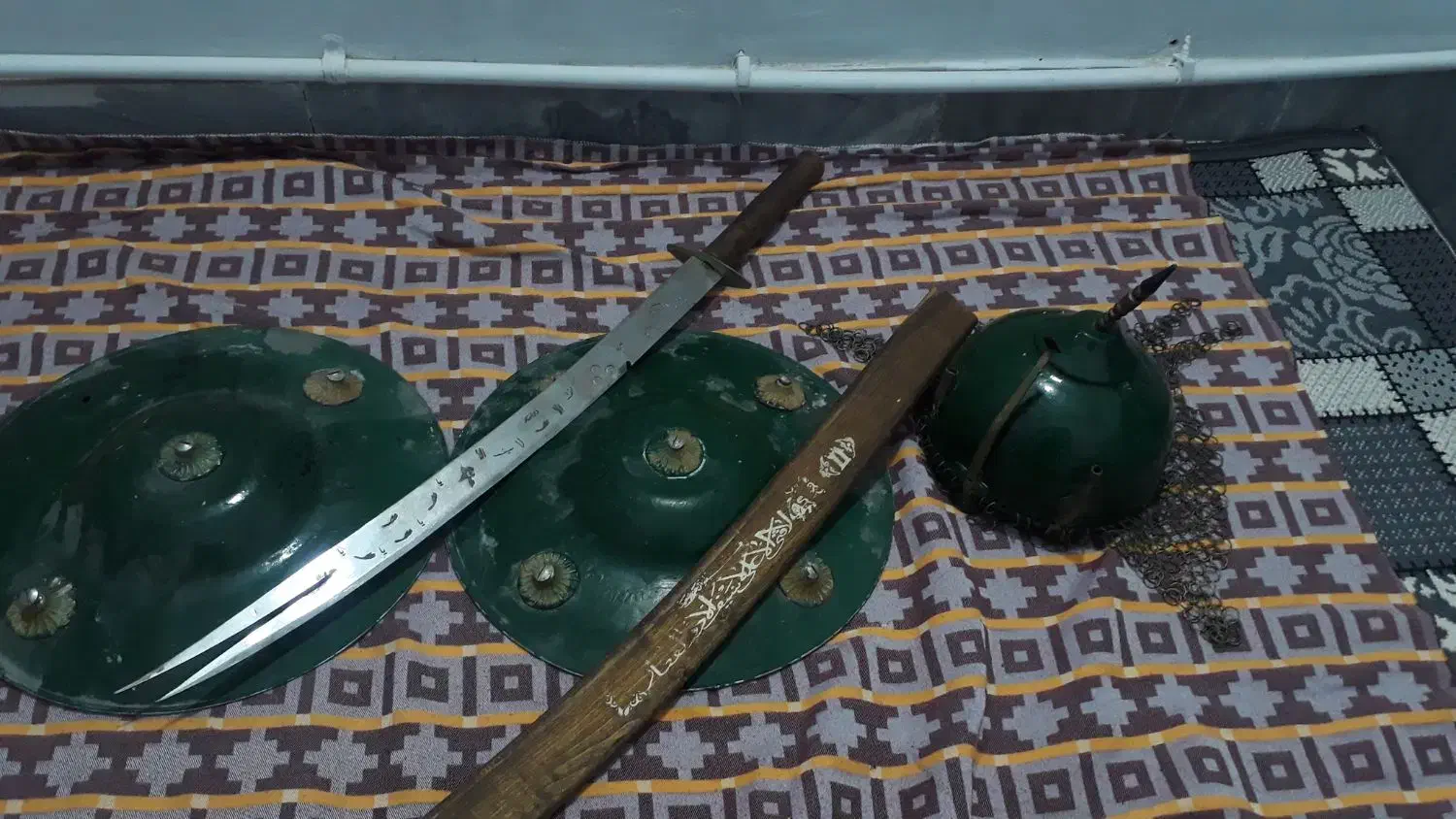 علامت|کلکسیون اشیاء عتیقه|پاکدشت, پاکدشت (مامازند)|دیوار