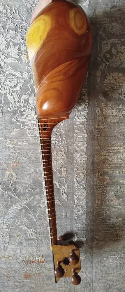 تار امین|سازهای سنتی|اصفهان, ملک‌شهر|دیوار